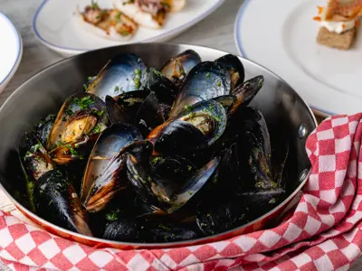 bowl of mussels