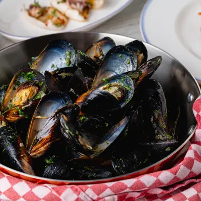 bowl of mussels